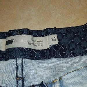 Size 12 Levi straight leg style no 525
